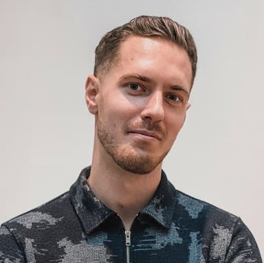 Grant Thornton, as one of the world's largest accounting and consulting firms, has been pioneering business growth for over 70 years - across 149 markets. From their stylish in-office studio they host crispy webinars in Univid. The weekly webinars on steaming fresh topics draw a big crowd - often with over 500 attendees per session that want to level up their businesses. Also, the attendees get to interact with polls, Q&A, CTAs and a chat – with a lot of curious attendee questions being answered. If you are into auditing, tax, or sustainability - this is the place to be.